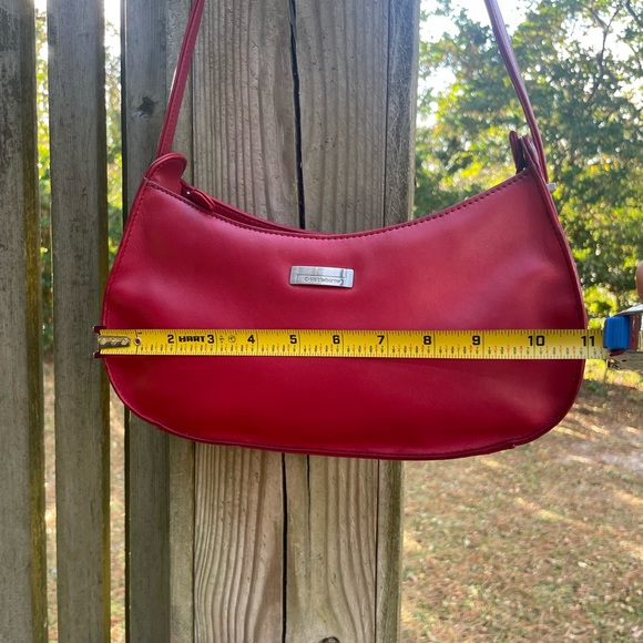 Red Shoulder Bag - Picture 11 of 12